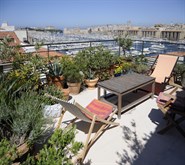 A louer au mois grand loft meublé et design avec terrasse sur le Vieux Port à Marseille