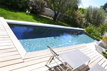 Location meublée temporaire d'une spacieuse villa de standing de 4 chambres avec piscine et jardin à côté de la Ciotat à Ceyreste