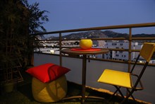 Location meublée confortable d'un F3 refait à neuf avec 2 chambres et terrasse à Marseille, 8ème arrondissement