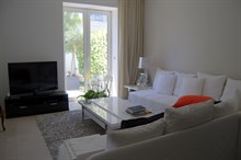 Location mensuelle d'un appartement de standing avec grand jardin et 2 chambres dans le quartier du Roucas Blanc à Marseille