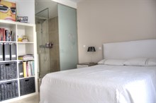 A louer en temporaire grand appartement meublé de standing avec 2 chambres et un jardin dans le quartier du Roucas Blanc à Marseille