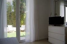 Location à la semaine d'un appartement de standing avec 2 chambres et jardin dans le quartier du Roucas Blanc à Marseille