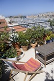 Location meublée mensuelle d'un bien de standing de type loft avec 2 chambres et terrasse sur le Vieux Port à Marseille
