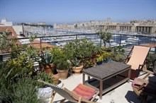 Location meublée mensuelle d'un grand appartement de standing avec terrasse sur le Vieux Port à Marseille