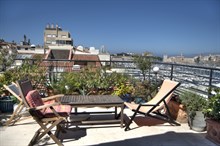 Location meublée temporaire d'un grand loft de 2 chambres moderne et design sur le Vieux Port à Marseille