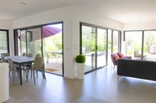 Location meublée confortable d'une villa de luxe à côté de la Ciotat à Ceyreste avec 4 chambres, un jardin et une belle piscine