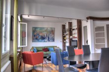 Location meublée mensuelle d'un duplex design et coloré avec 3 chambres avec 3 chambres en face du Palais de Longchamp dans le 1er à Marseille